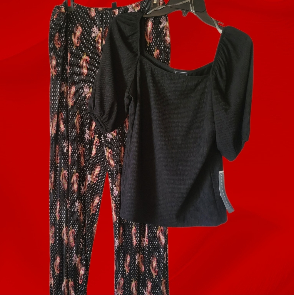 Coco Bianco Black Top and Patterned Leggings Set medium Top And large Pants